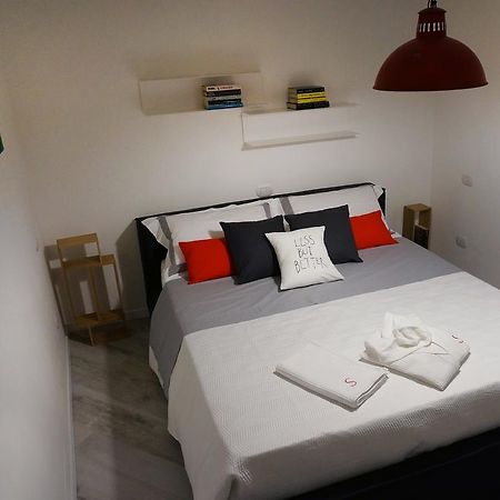 Les Suites Di Парма Номер фото
